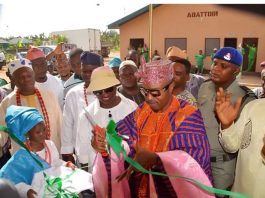 Oluwo Commissions a Fruit Juice Factory in Iwo