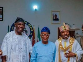 Governor Oyetola Unites Oluwo of Iwoland and Chief Ogundokun