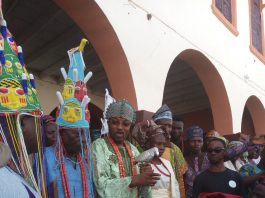 Oluwo Mourns, Commiserates With Family as Alawuje, Oba Oladosu Dies at 92