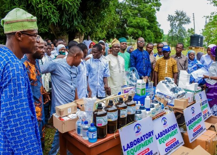 Odidere Community Foundation Donates Laboratory Equipment to Community Grammar School Ogbaagbaa