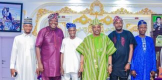 The Newly Sworn-in Caretaker Chairmen Visit Oluwo, Seek Blessings of the Royal Father