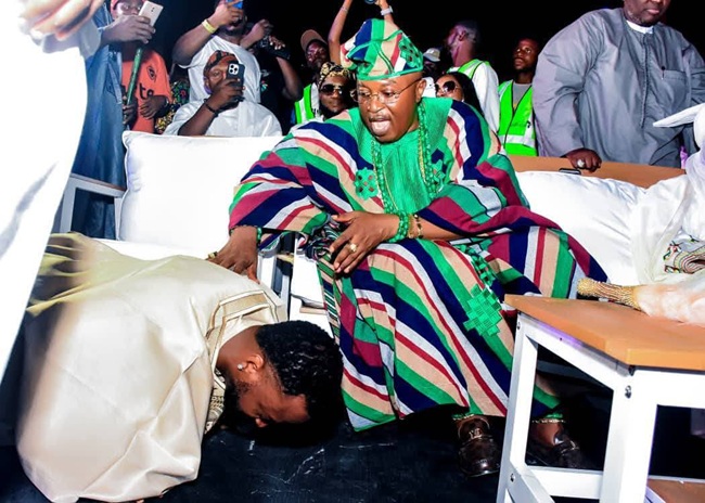 Pictures from the 19th Edition of Culturati, held last weekend in Lagos, Nigeria, capture a truly remarkable cultural gathering, with His Imperial Majesty, Oba (Dr.) AbdulRasheed Adewale Akanbi, Telu I, the Oluwo of Iwoland, standing tall as the Royal Father of the Day.