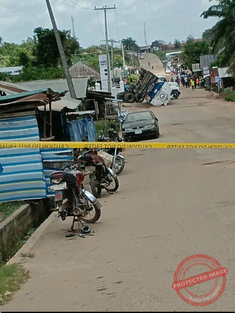 Fuel Spillage: Panic as Petrol Tanker Falls Beside Energy Switch Filling Station Near L.A. Commercial Grammar School, Iwo