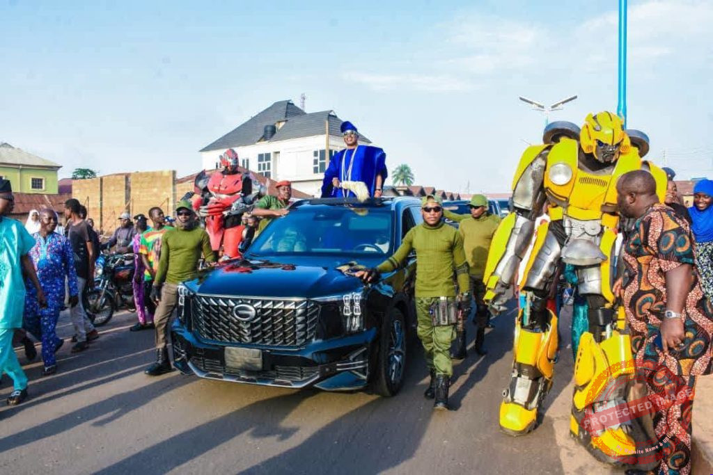 ROYAL BIRTHDAY CELEBRATION: OLUWO CLOCKS 59